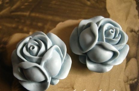 4x Delicate Blue Vintage Inspired Resin Rose Bud Cabochons